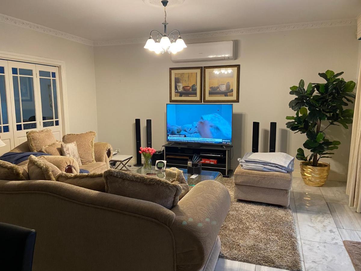 Cosy Private Room Easy Access To City & Airport Melbourne Bagian luar foto